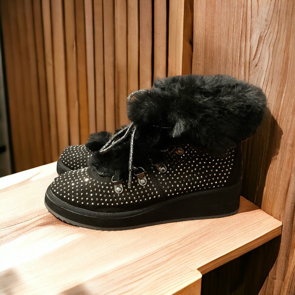 Blingy Rhinestone & Silver Hardware Fur Lined Cozy Wedge Heel Lace Up Boots! - Picture 2 of 7